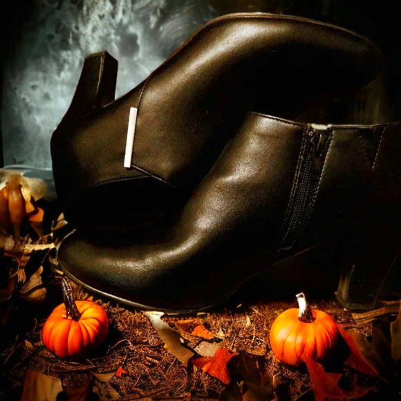 Ladies Black Size 11 Leather Shoe Booties - Picture 1 of 3